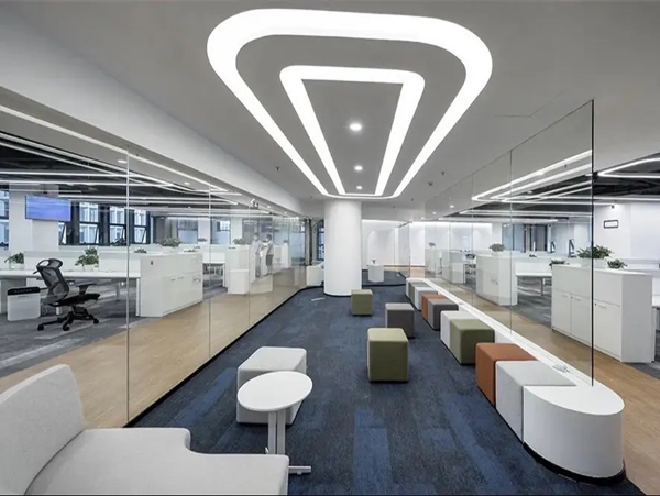 色彩不仅是视觉盛宴，更是情感与灵魂的共鸣