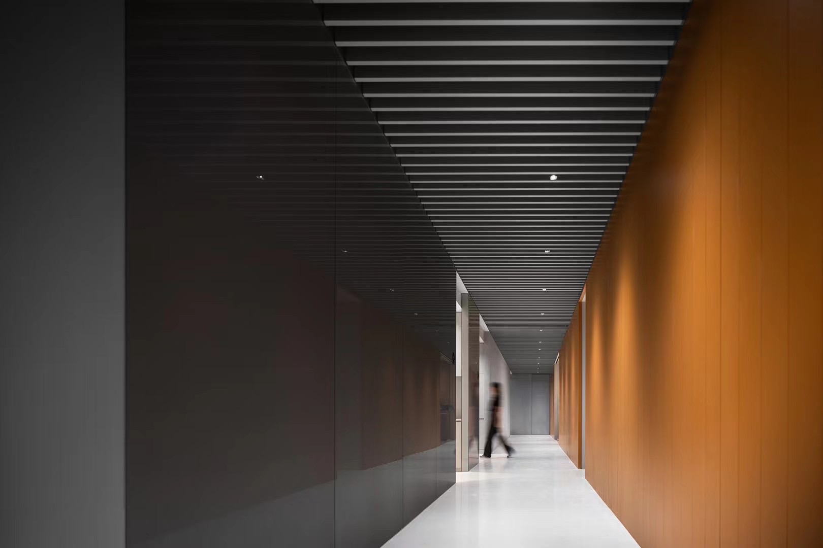 理性纯粹，办公空间的极简表达